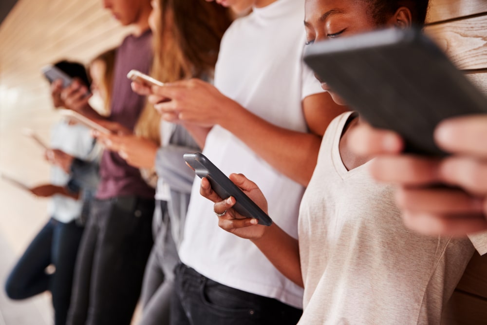 People using phones killing the online community aspect