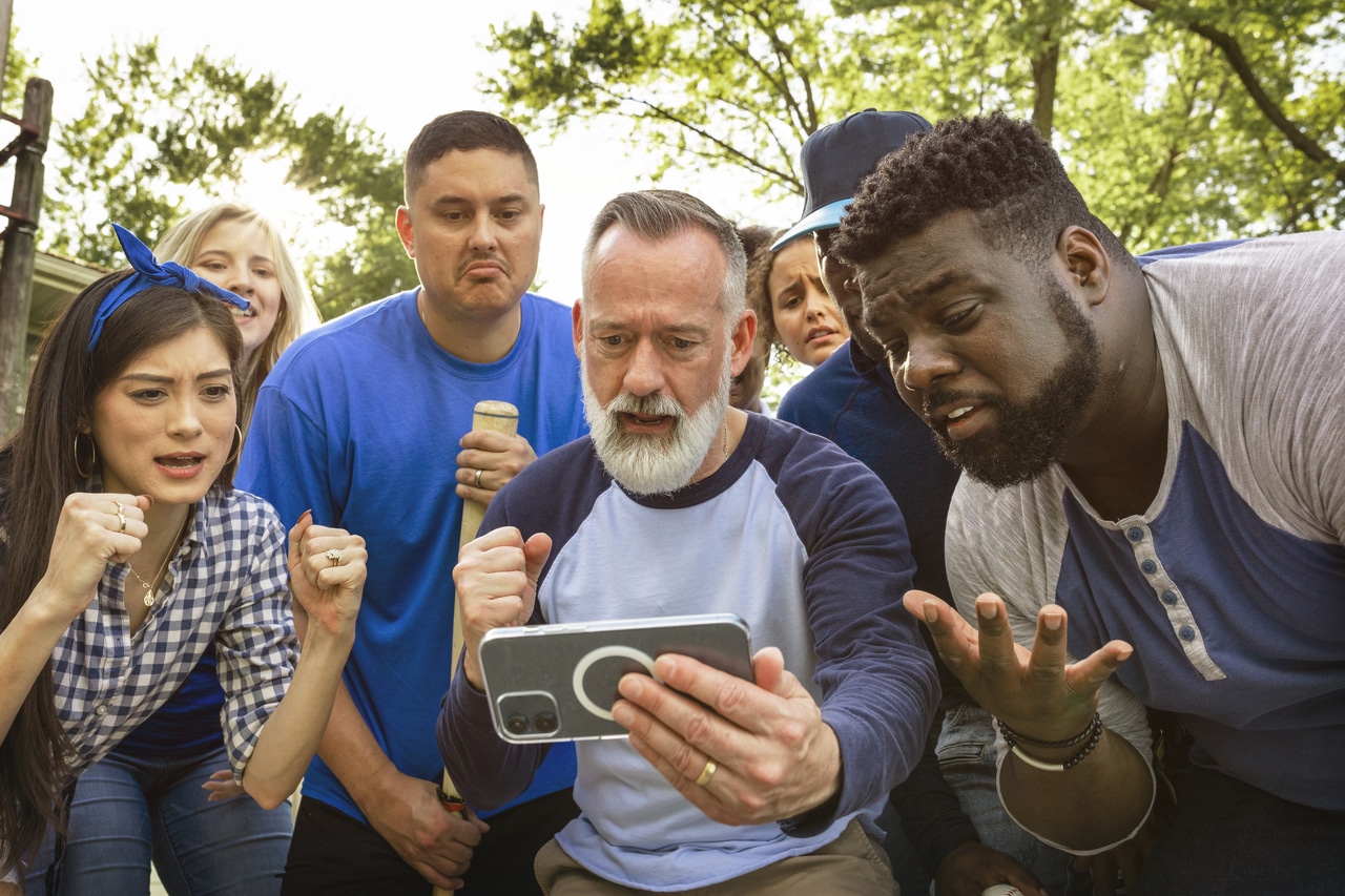 Engaged community members connecting and interacting on Nas.com platform