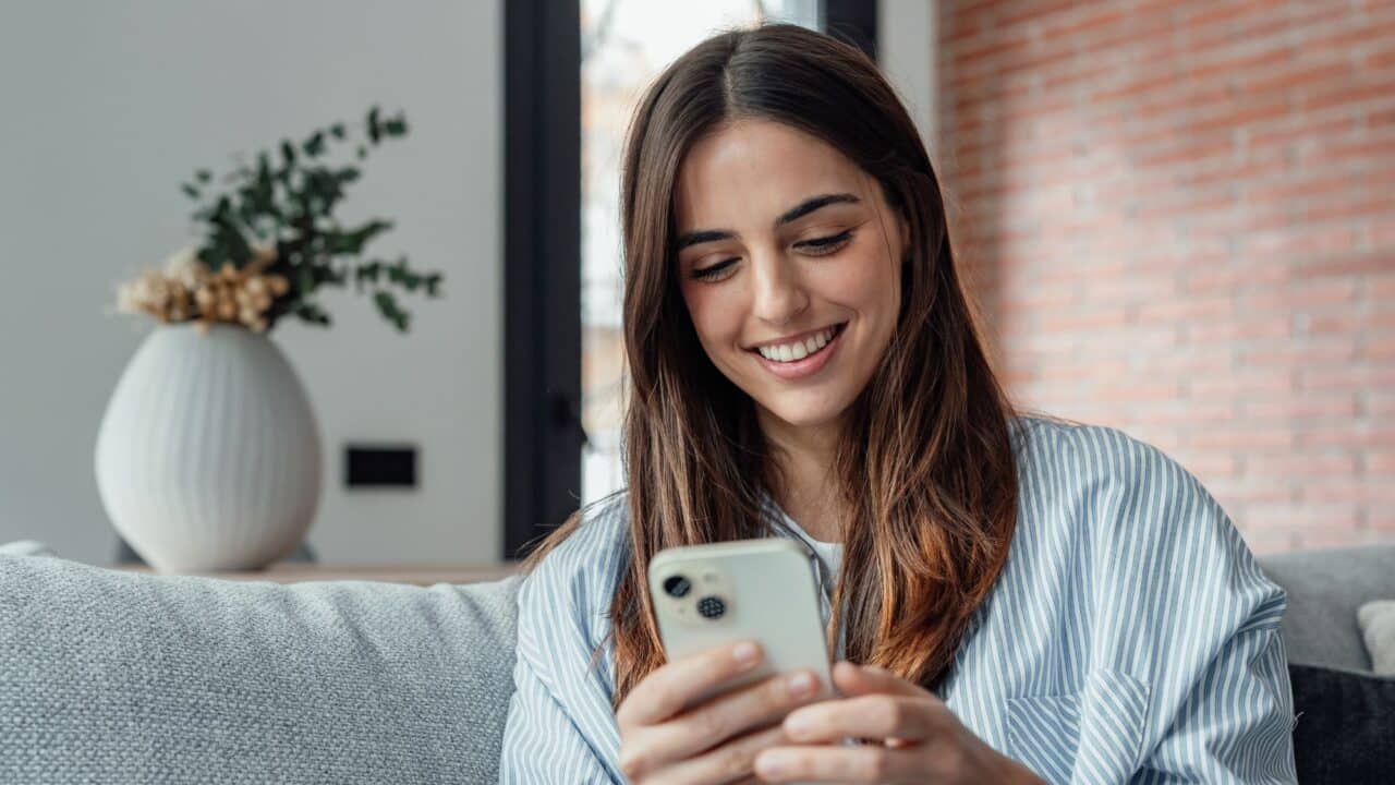 3_happy_customer_using_mobile_app_at_home