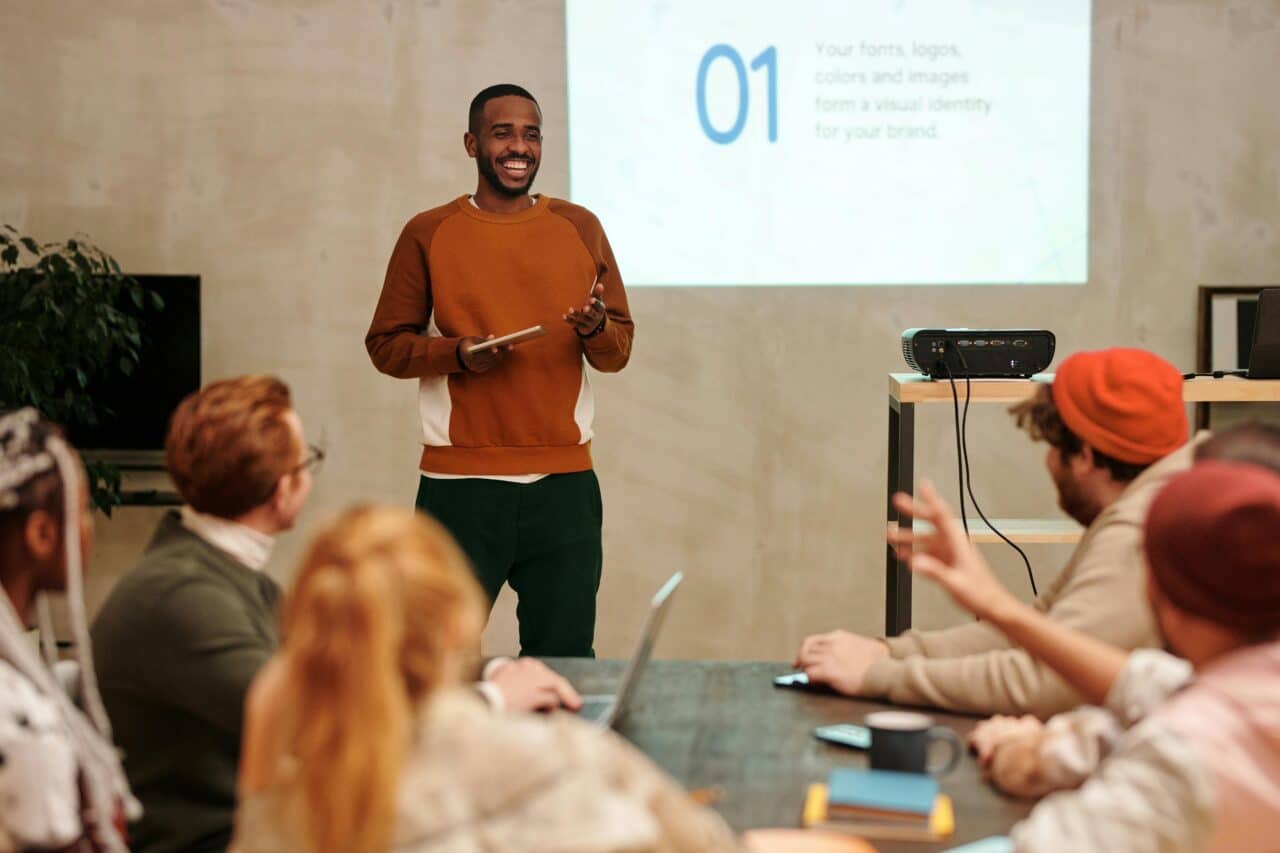 4-group-having-a-discussion-nas-io