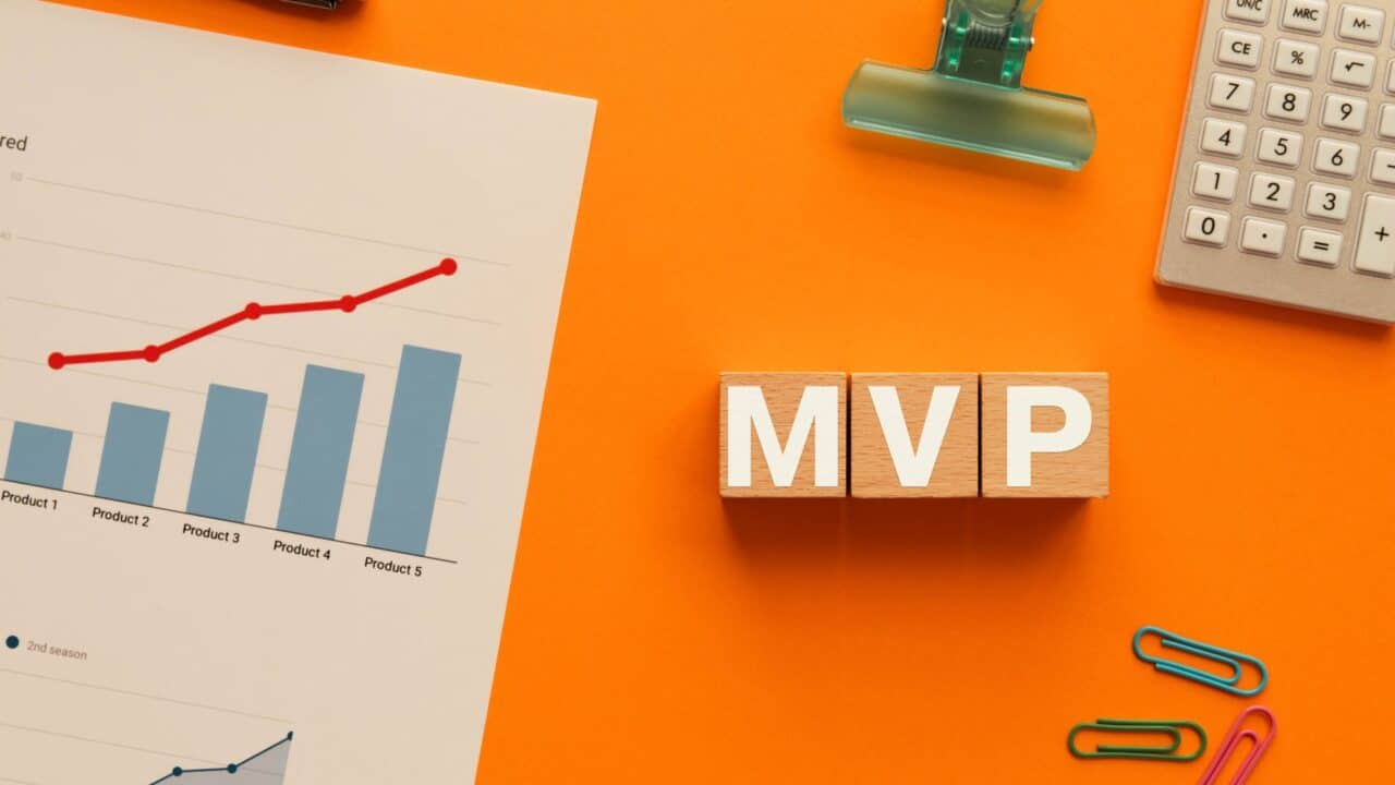 5_mvp_business_growth_analytics_flatlay
